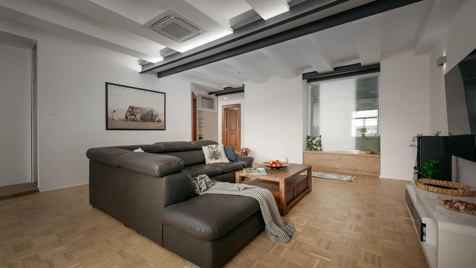 Dot 3 Bdr Apartment With Tyn Cathedral View & Ac Prague