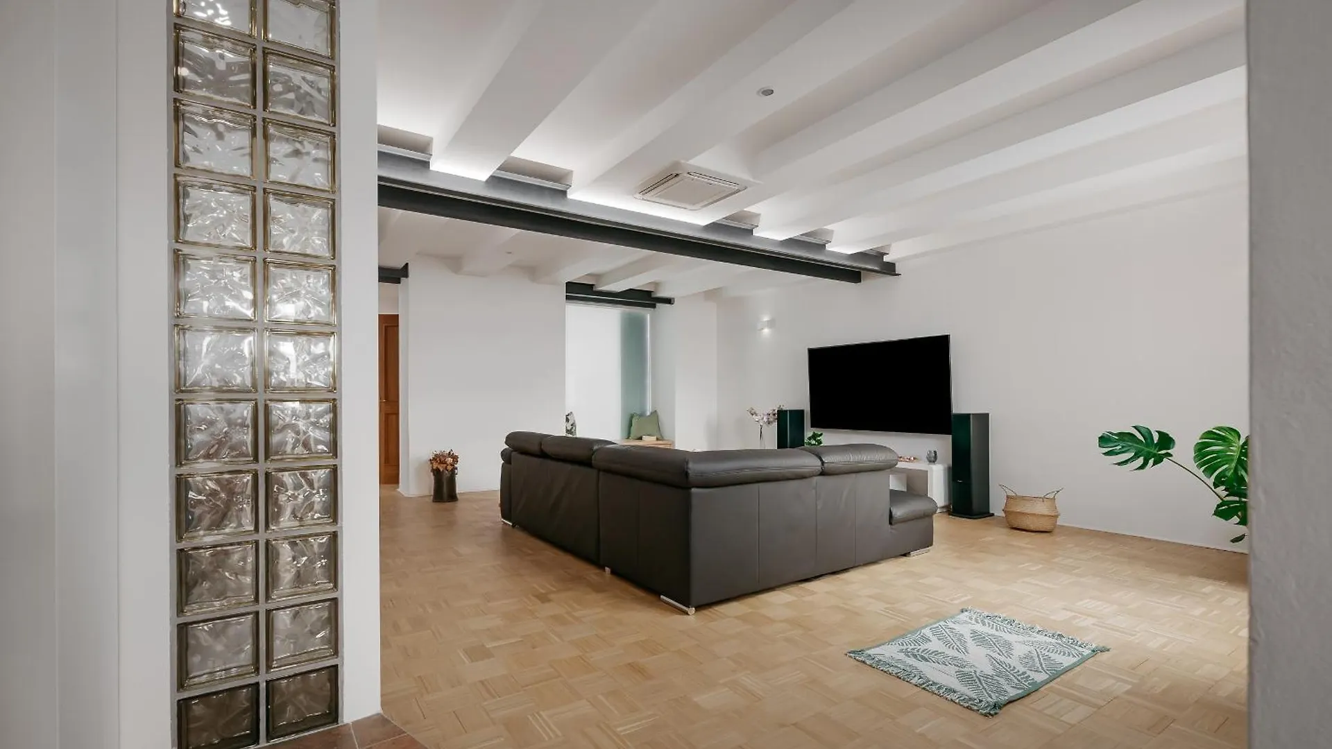 Dot 3 Bdr Apartment With Tyn Cathedral View & Ac Prague
