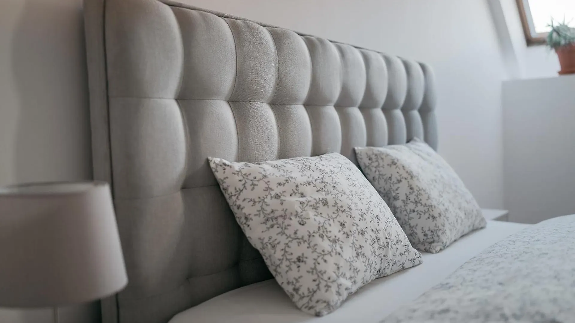 Dot 3 Bdr Apartment With Tyn Cathedral View & Ac Prag