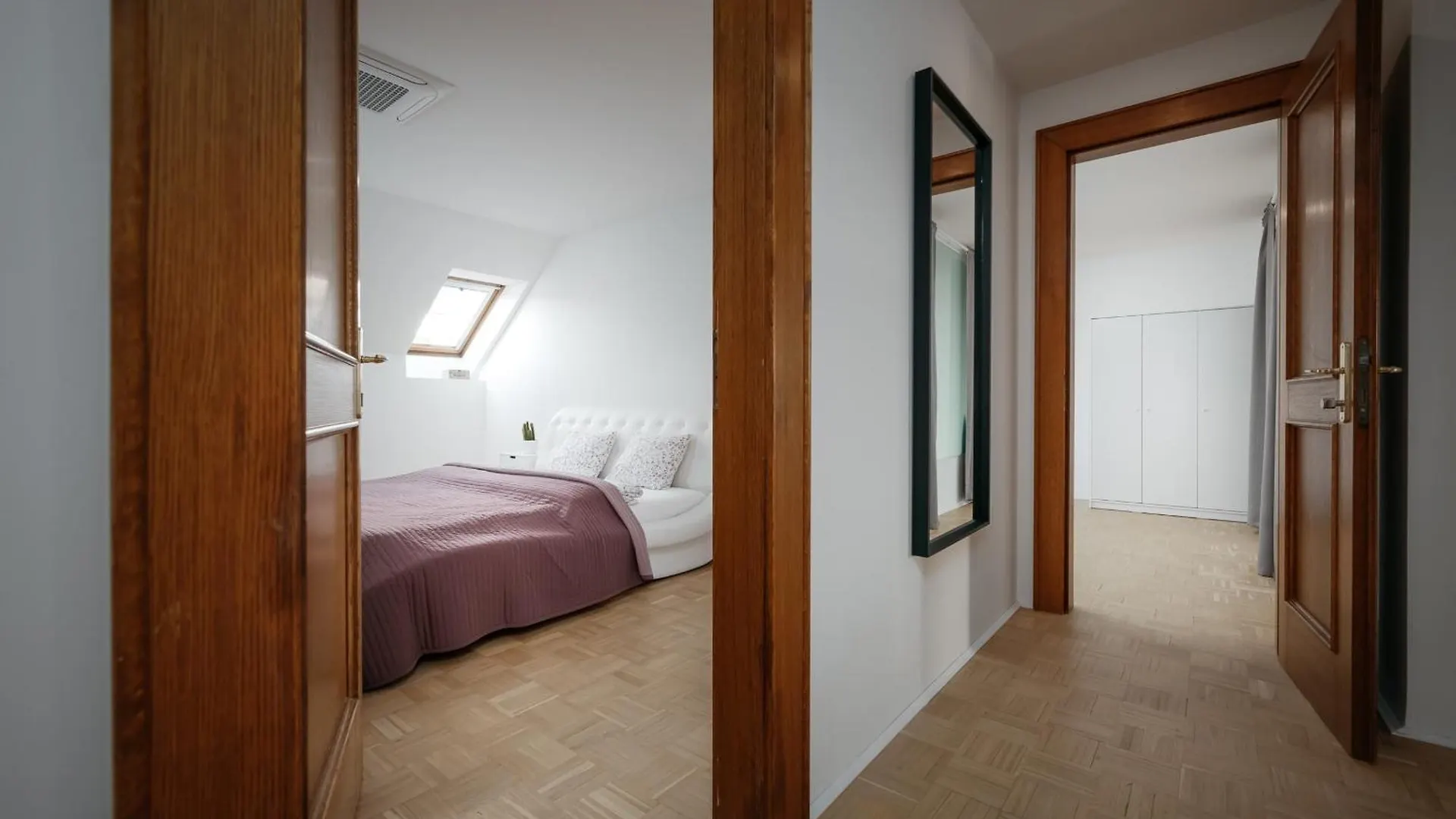 Dot 3 Bdr Apartment With Tyn Cathedral View & Ac Prag