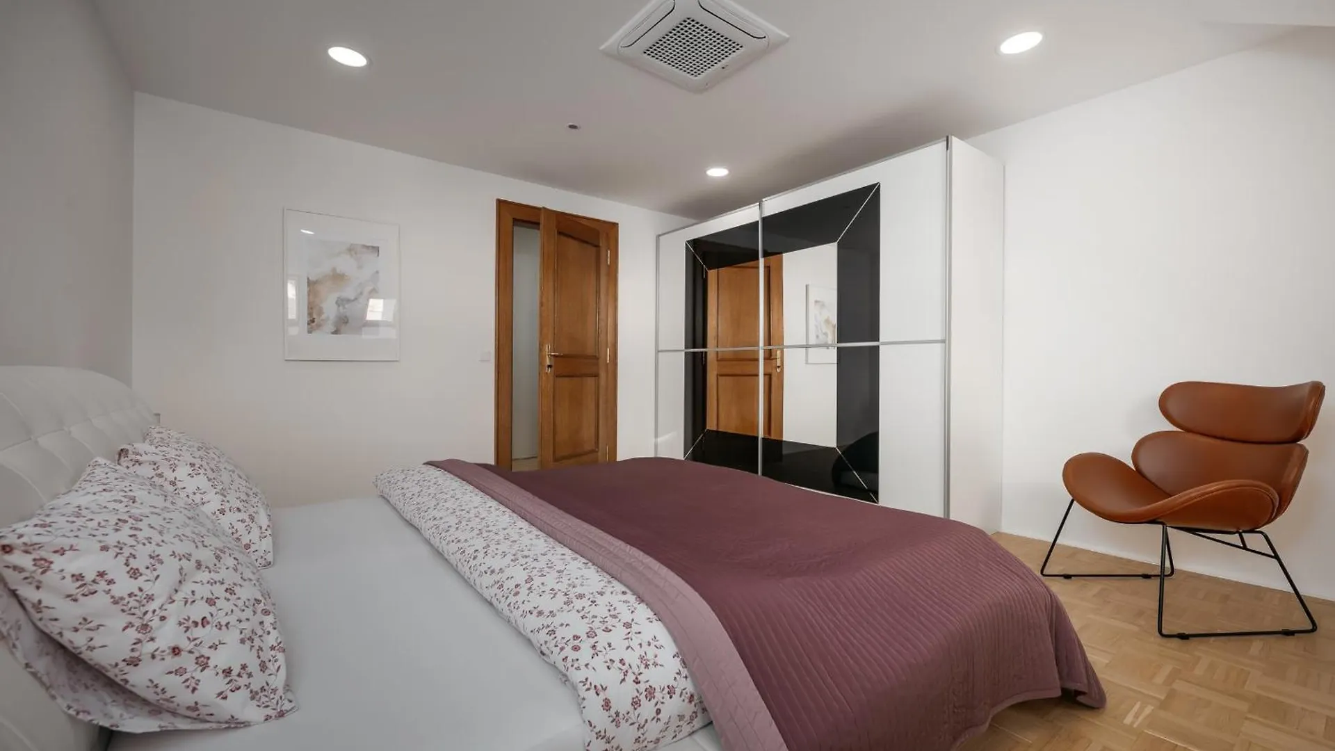 Dot 3 Bdr Apartment With Tyn Cathedral View & Ac Prag Tschechische Republik